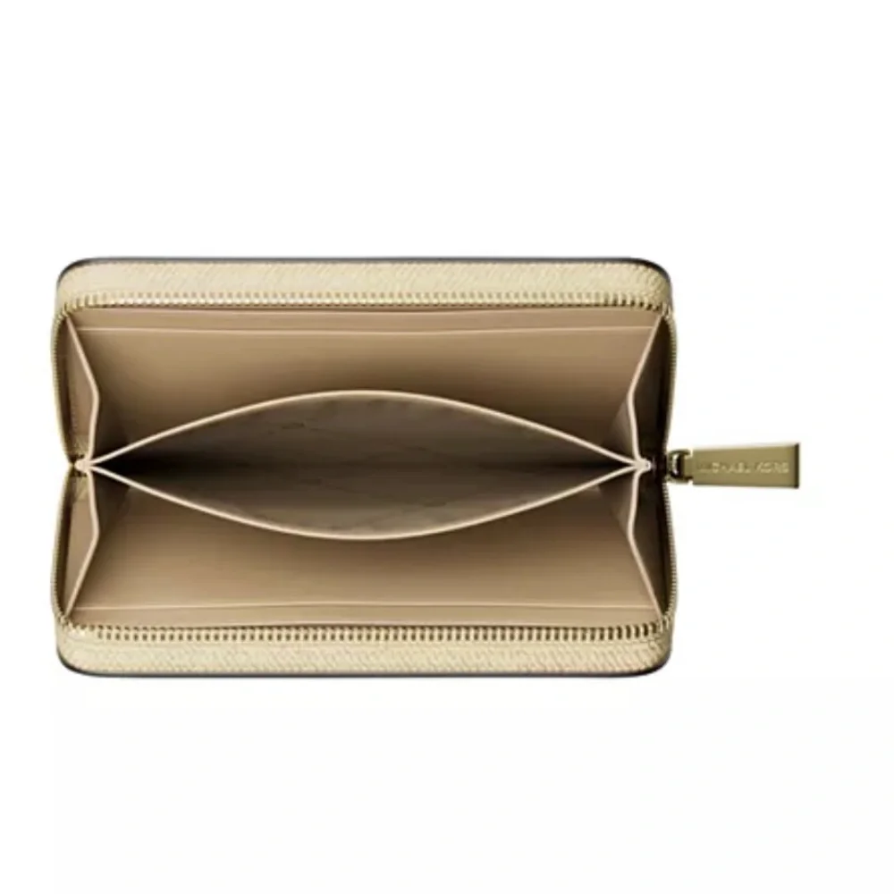 Michael Kors chic versatile